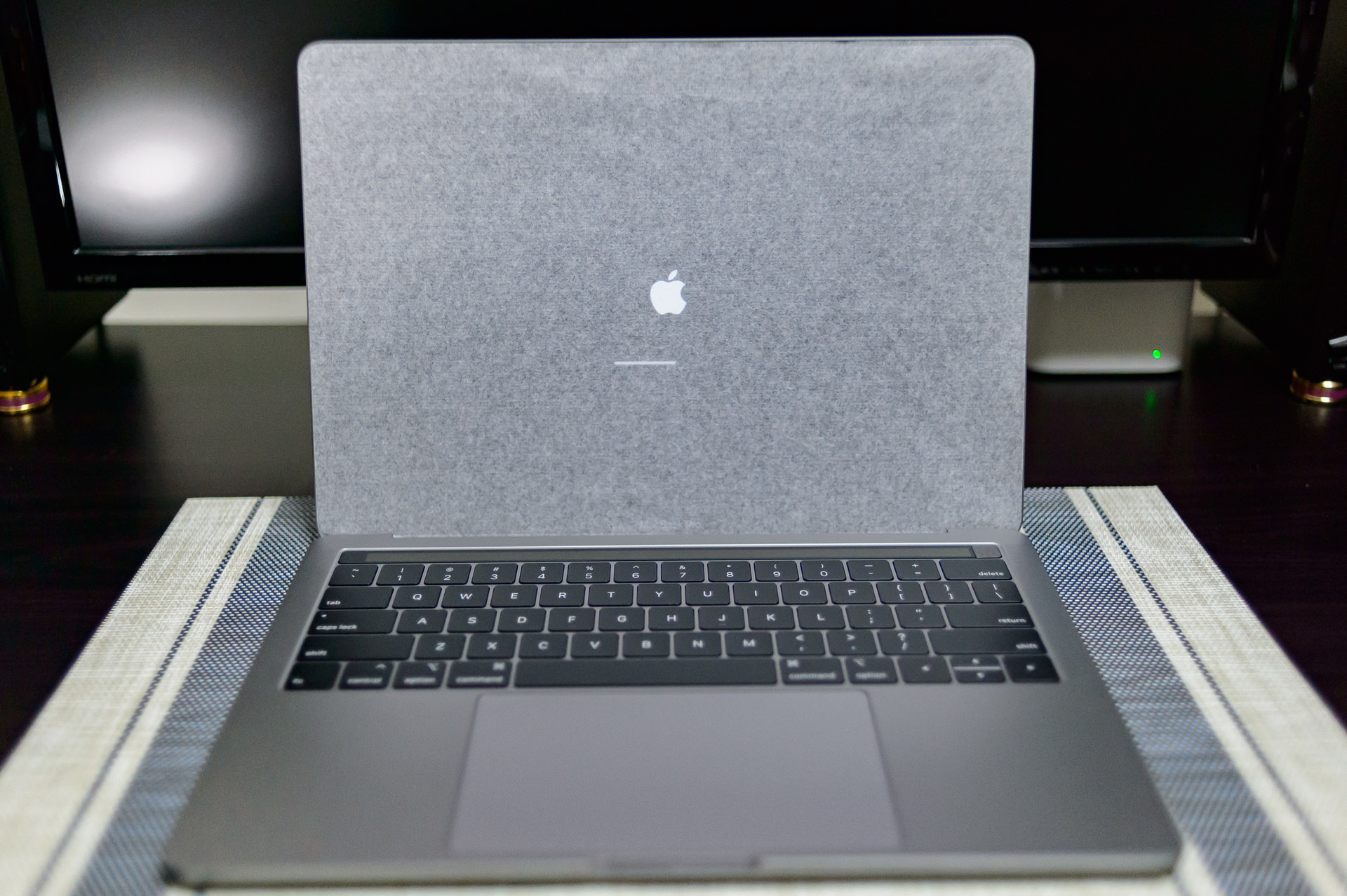 【追記あり】MacBook Pro 2018 13インチ購入したのでレビュー 〜 4ヶ月使ってみた感想 - 大佐フォト