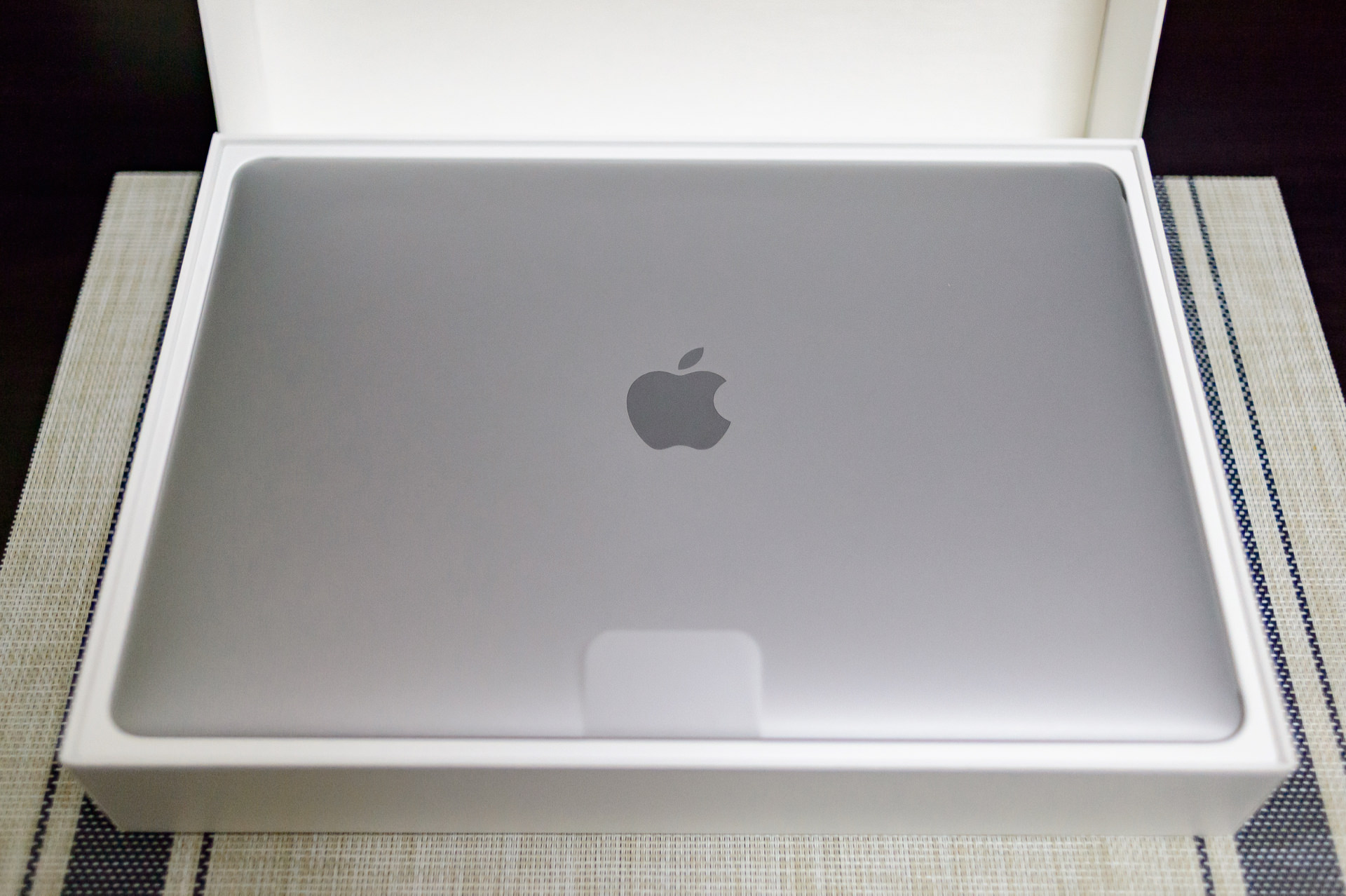 【追記あり】MacBook Pro 2018 13インチ購入したのでレビュー 〜 4ヶ月使ってみた感想 - 大佐フォト